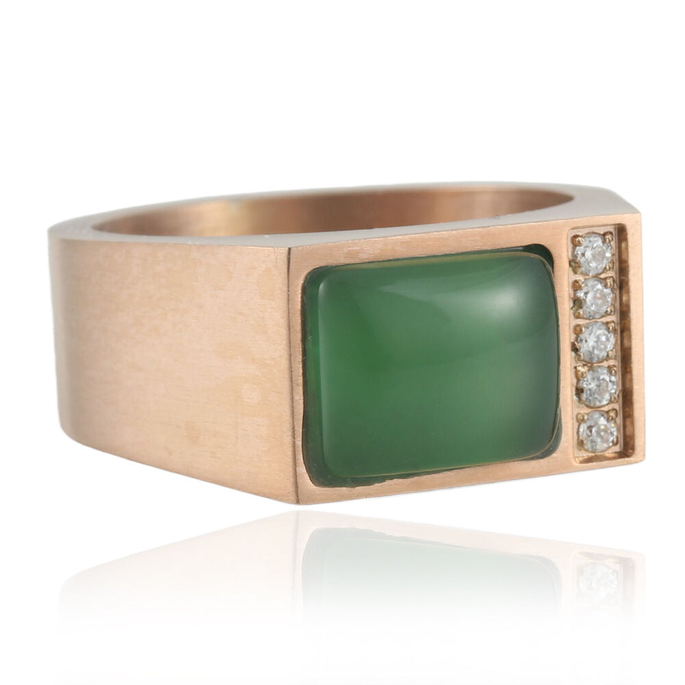 Zarte handwerkliche Ring