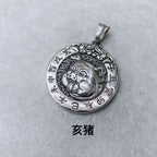 Schöne Halskette mit einzigartigem Stil