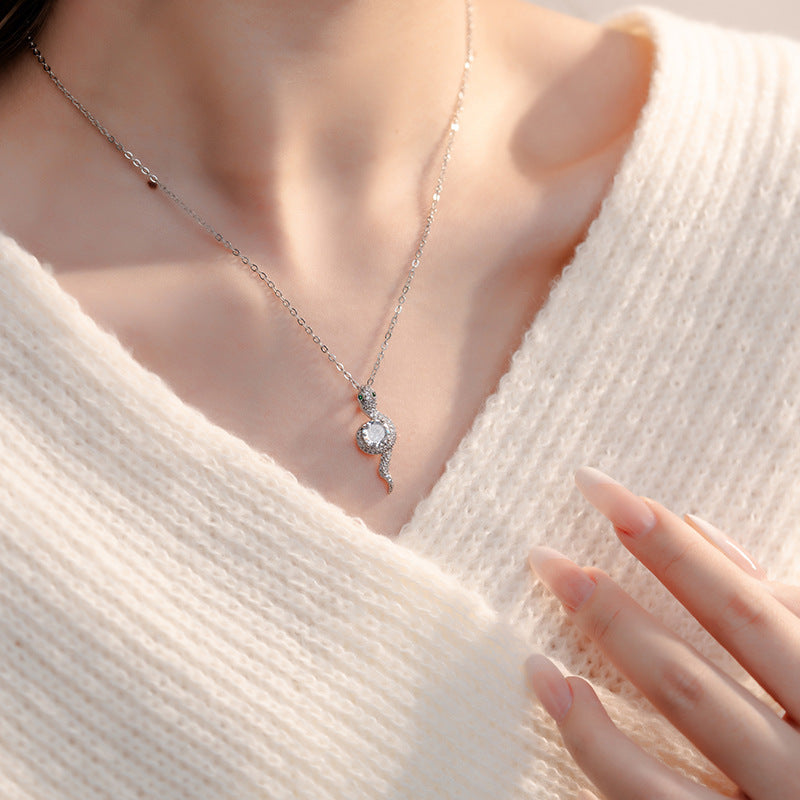 Zarte handwerkliche Halskette