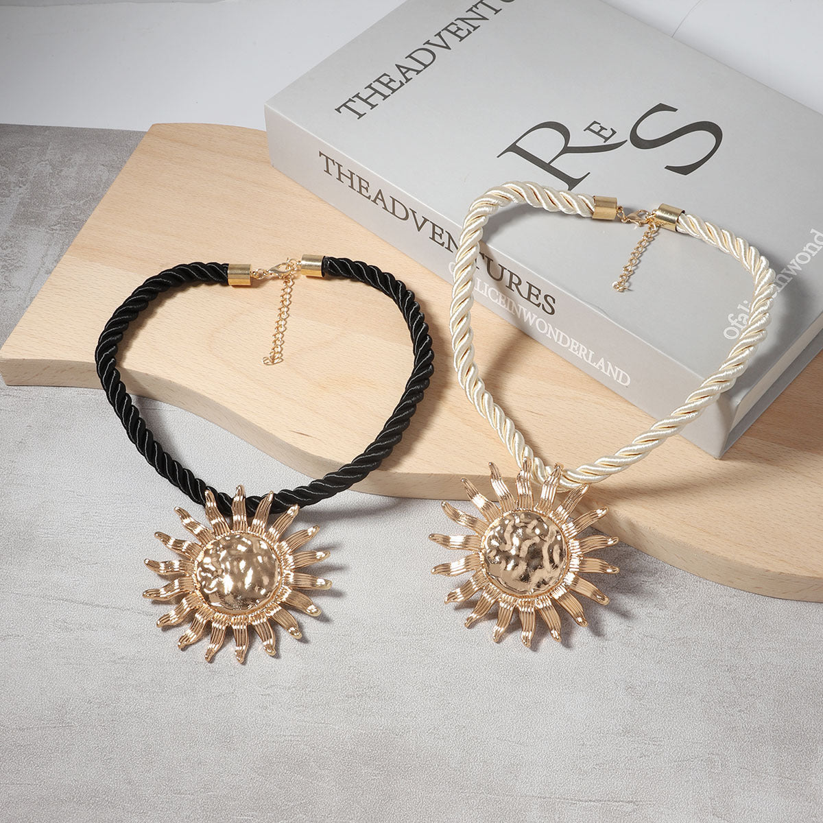 Zarte handwerkliche Halskette