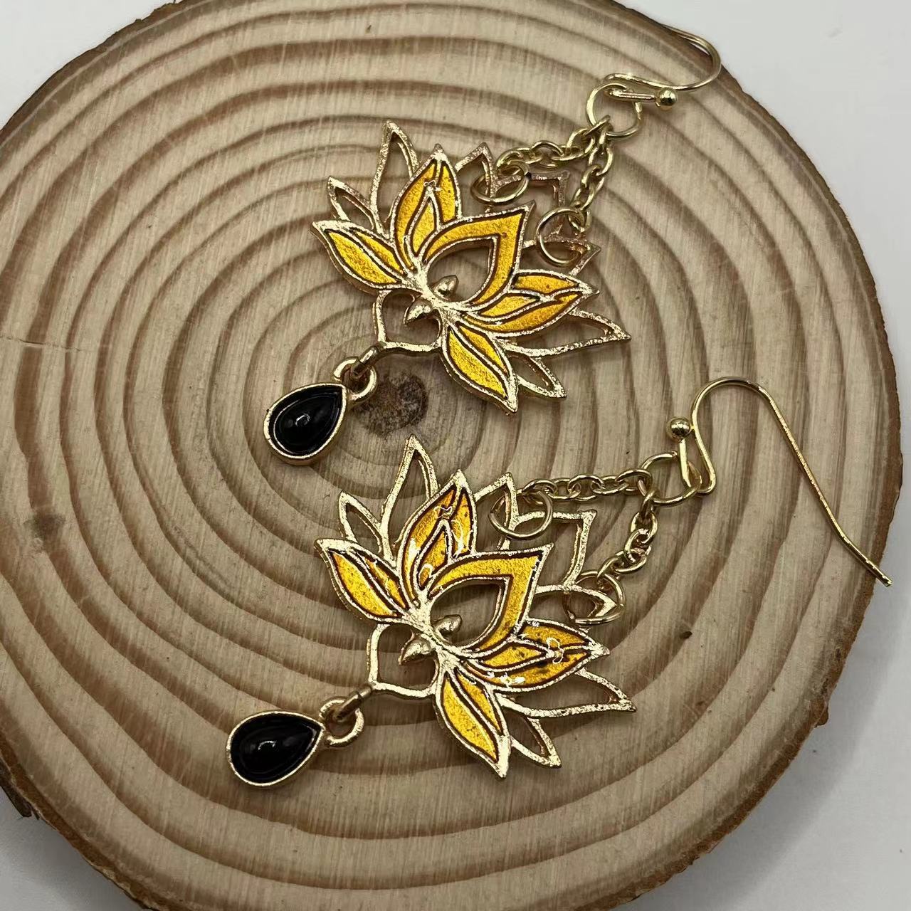 Zarte handwerkliche Gold Ohrring