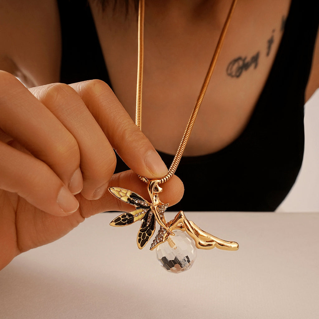 Schöne Halskette mit einzigartigem Stil