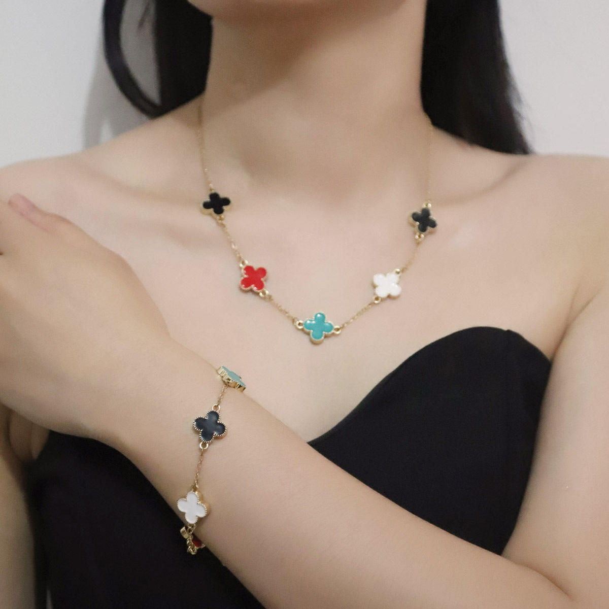 Schöne Halskette mit einzigartigem Stil