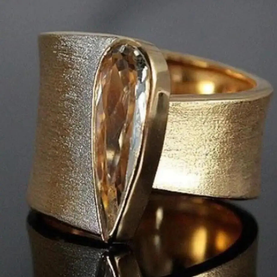Zarte handwerkliche Gold Ring
