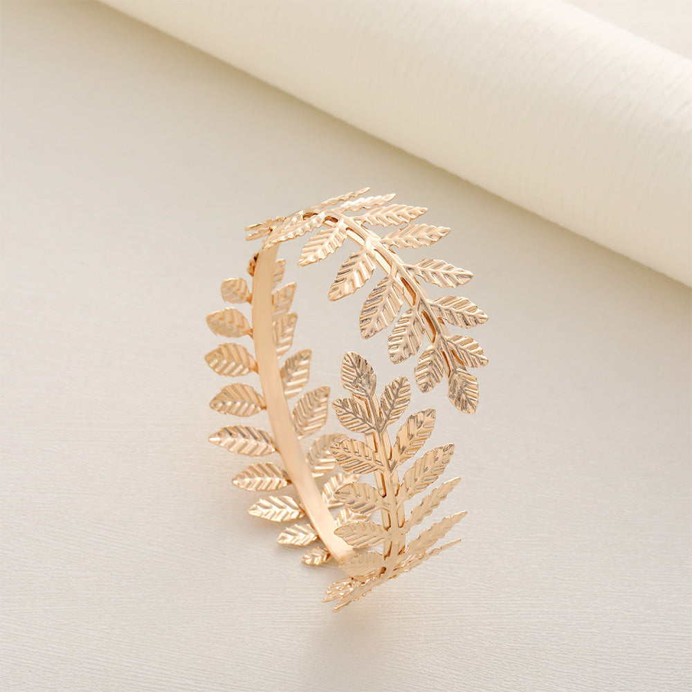 Schöne Gold Armband mit einzigartigem Stil