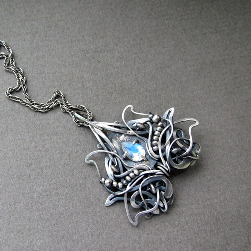 Zarte handwerkliche Halskette