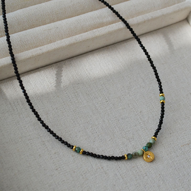 Zarte handwerkliche Halskette