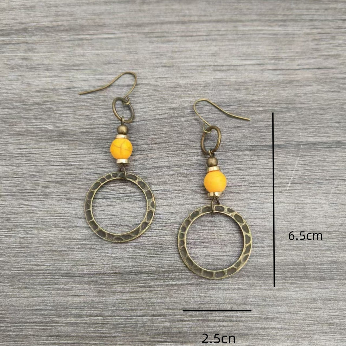 Zarte handwerkliche Ohrring