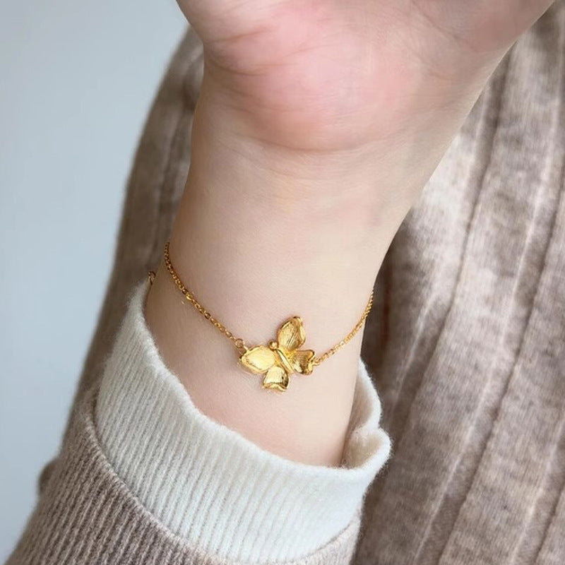 Schöne Gold Halskette mit einzigartigem Stil