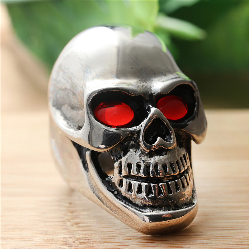 Zarte handwerkliche Ring