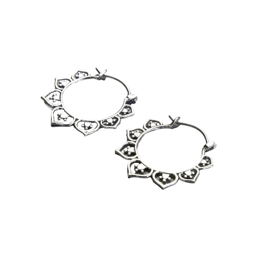 Zarte handwerkliche Ohrring