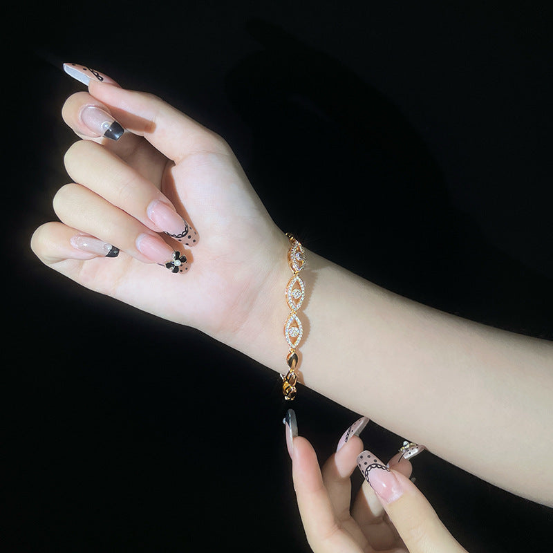 Schöne Armband mit einzigartigem Stil