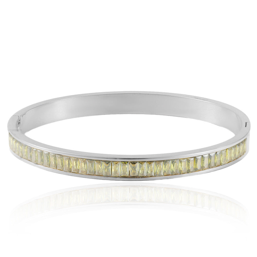 Schöne Armband mit einzigartigem Stil