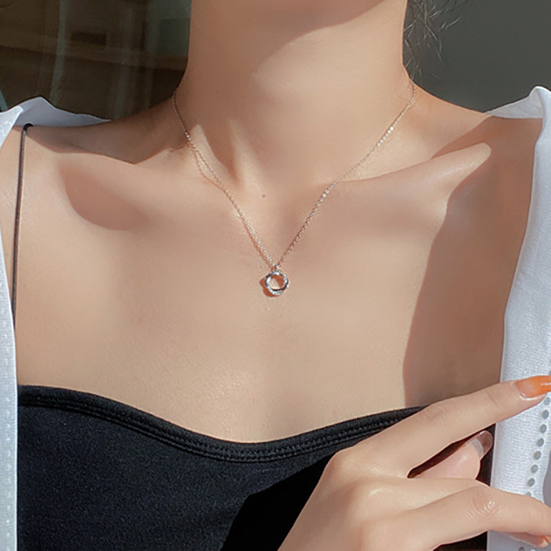 Zarte handwerkliche Halskette