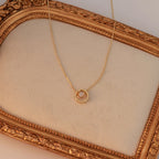 Schöne Halskette mit einzigartigem Stil