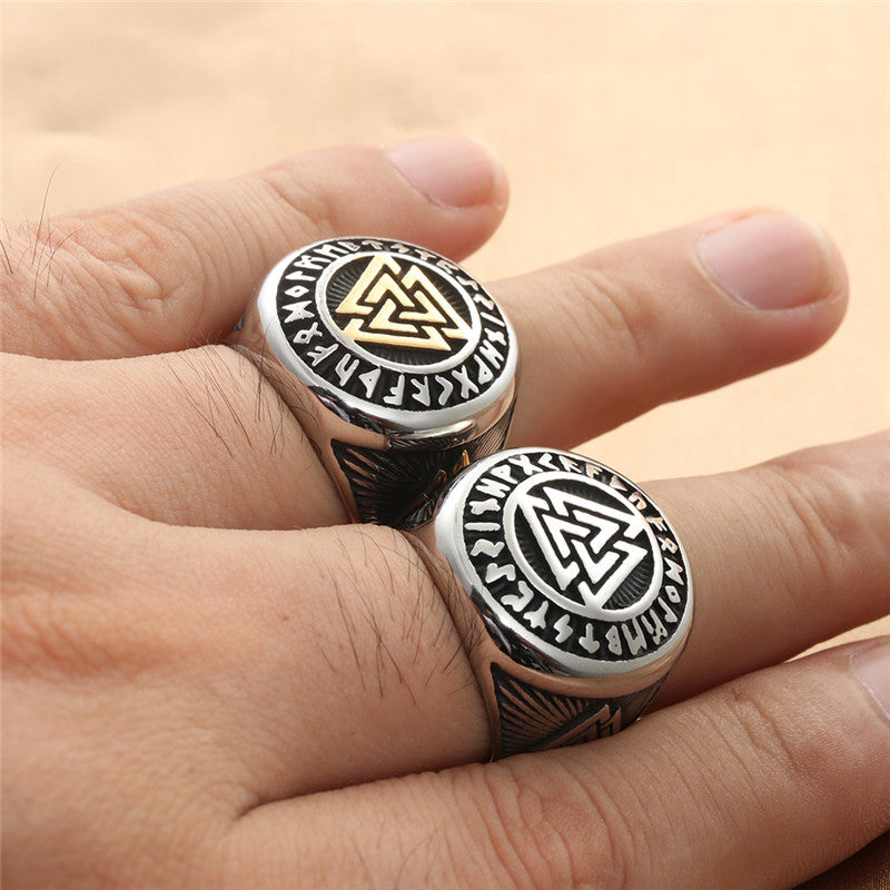 Zarte handwerkliche Ring