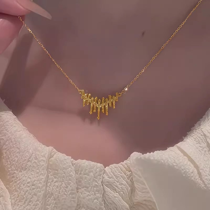 Schöne Halskette mit einzigartigem Stil