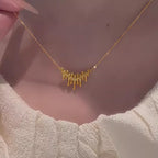 Schöne Halskette mit einzigartigem Stil