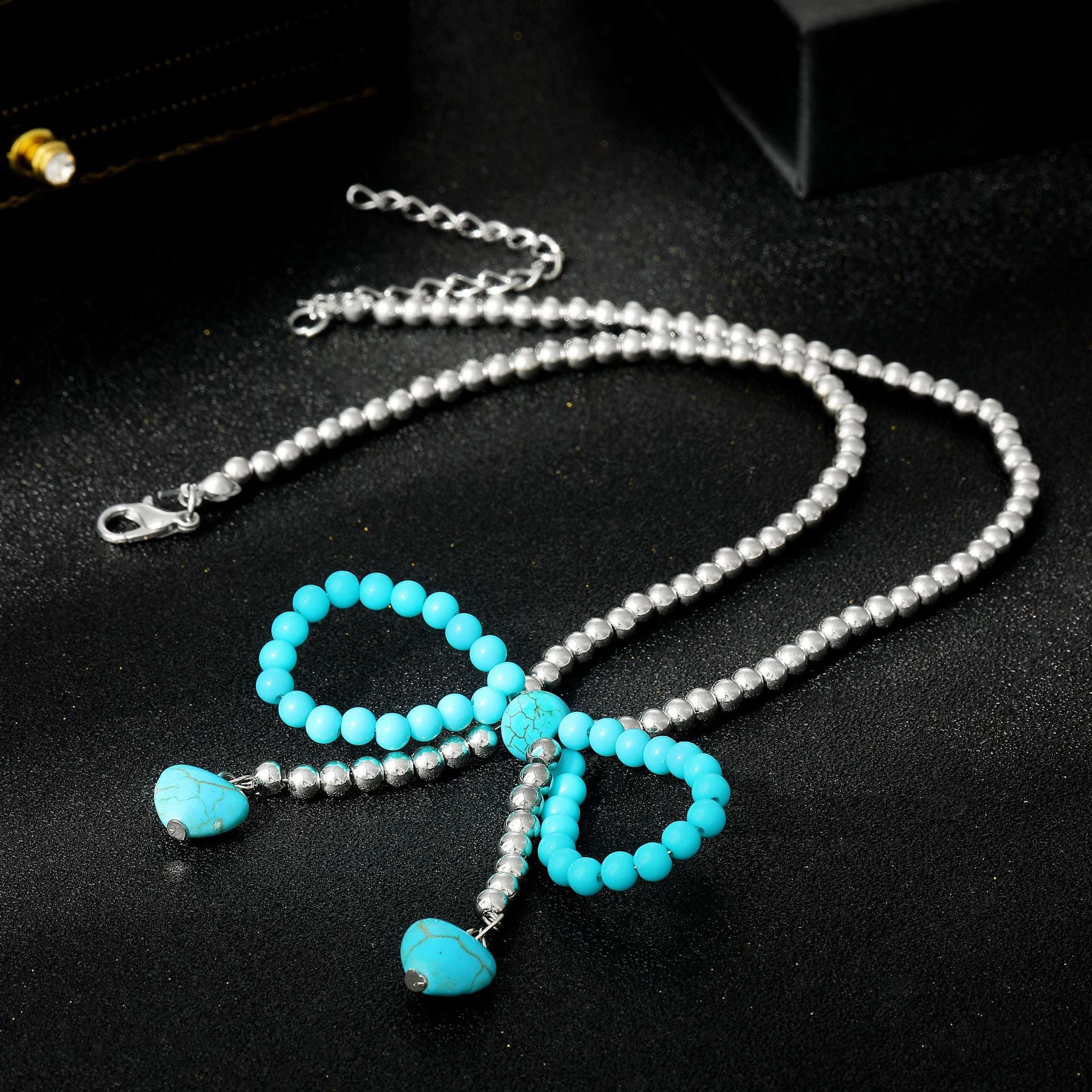 Schöne Halskette mit einzigartigem Stil