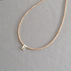 Schöne Halskette mit einzigartigem Stil