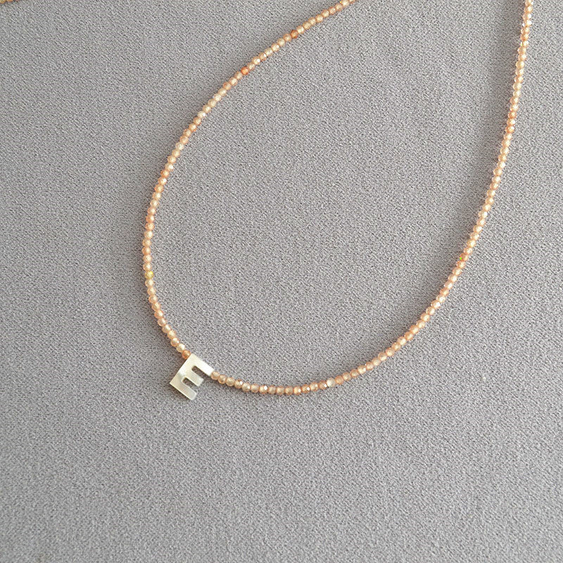 Schöne Halskette mit einzigartigem Stil