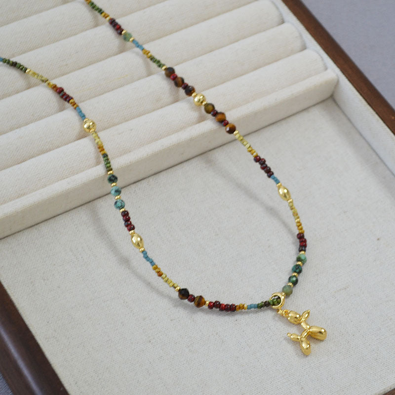 Schöne Halskette mit einzigartigem Stil