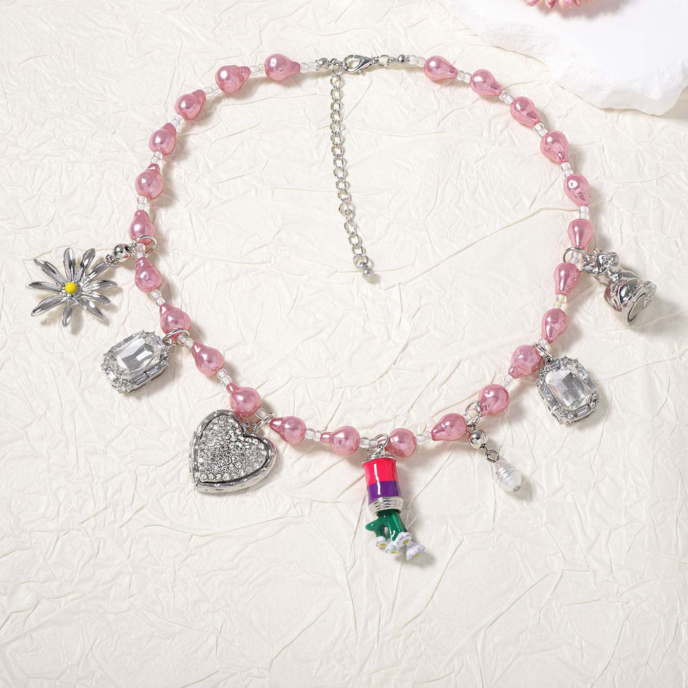 Schöne Halskette mit einzigartigem Stil