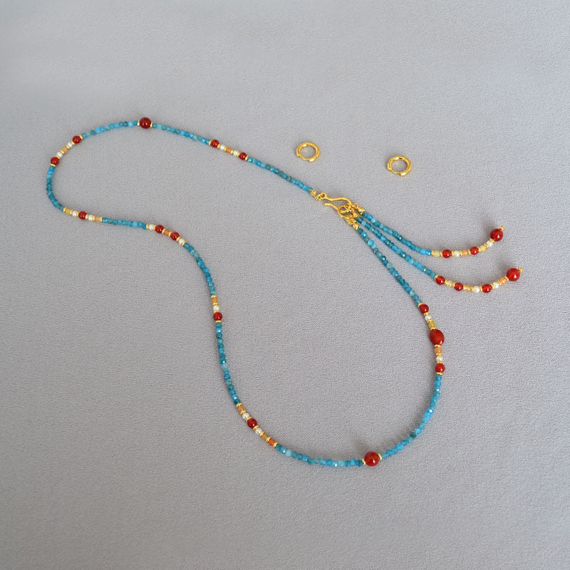 Schöne Halskette mit einzigartigem Stil