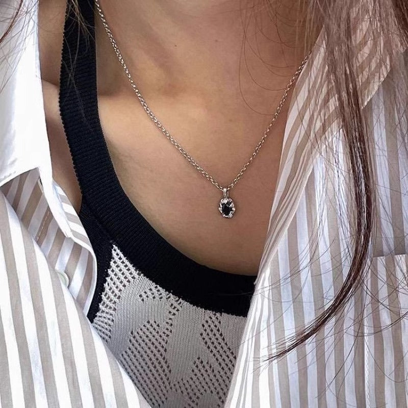 Zarte handwerkliche Halskette