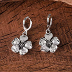 Zarte handwerkliche Ohrring