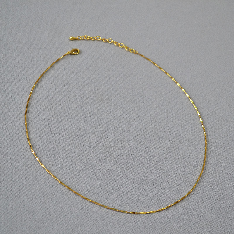 Schöne Gold Halskette mit einzigartigem Stil