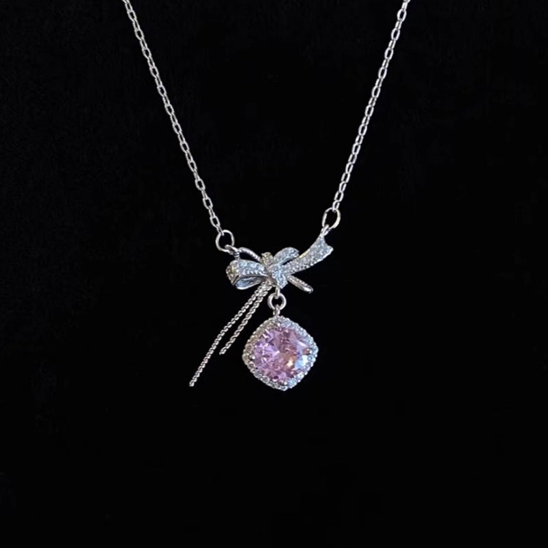 Zarte handwerkliche Halskette