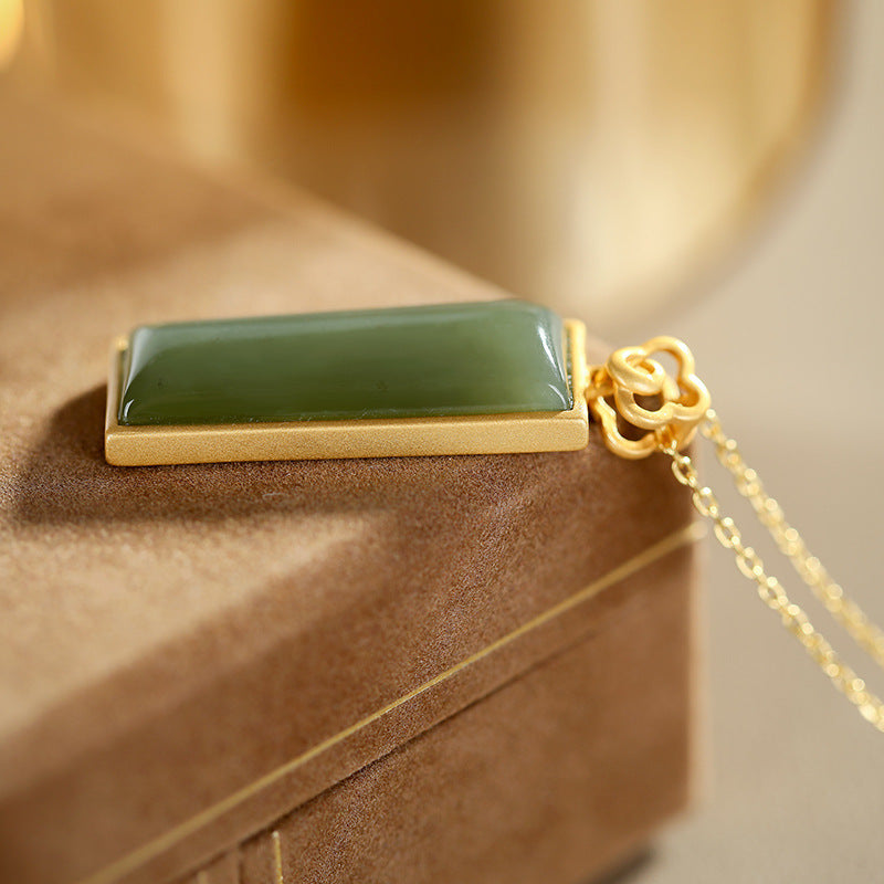 Schöne Gold Halskette mit einzigartigem Stil