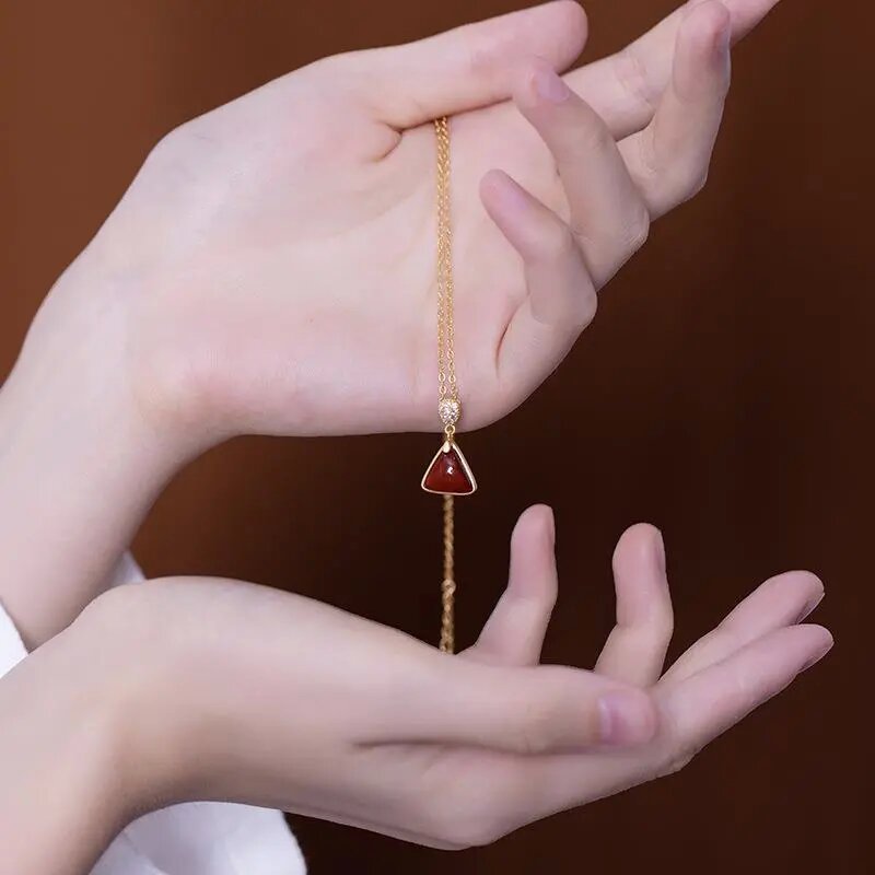 Schöne Gold Halskette mit einzigartigem Stil