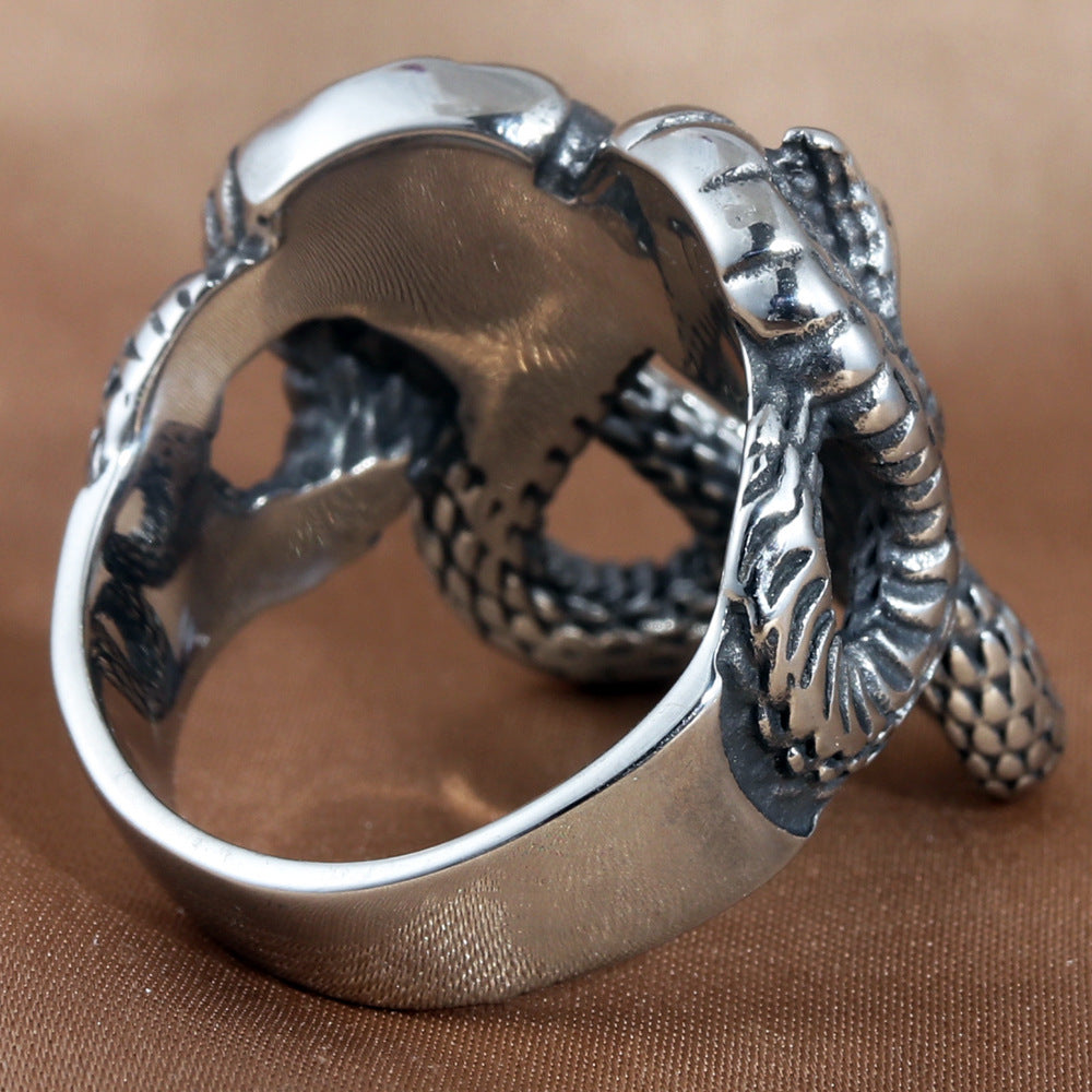 Zarte handwerkliche Ring