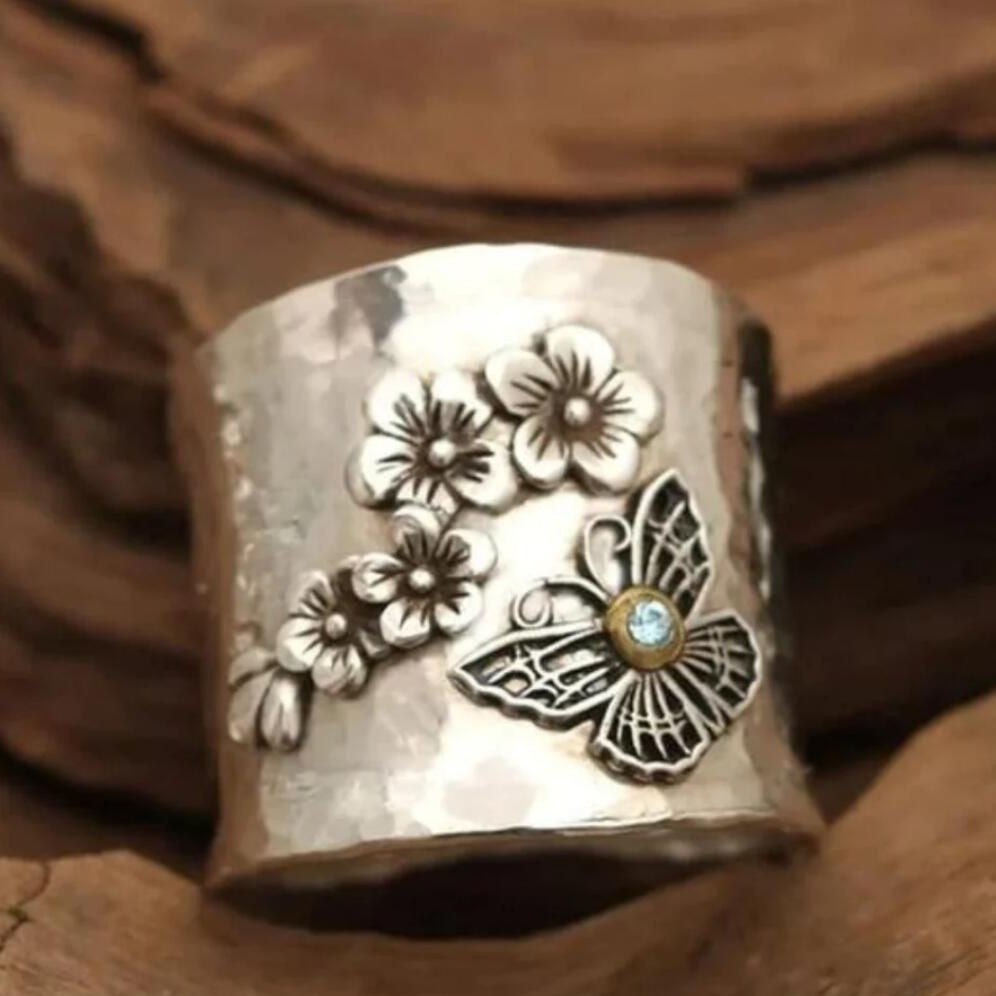 Zarte handwerkliche Ring