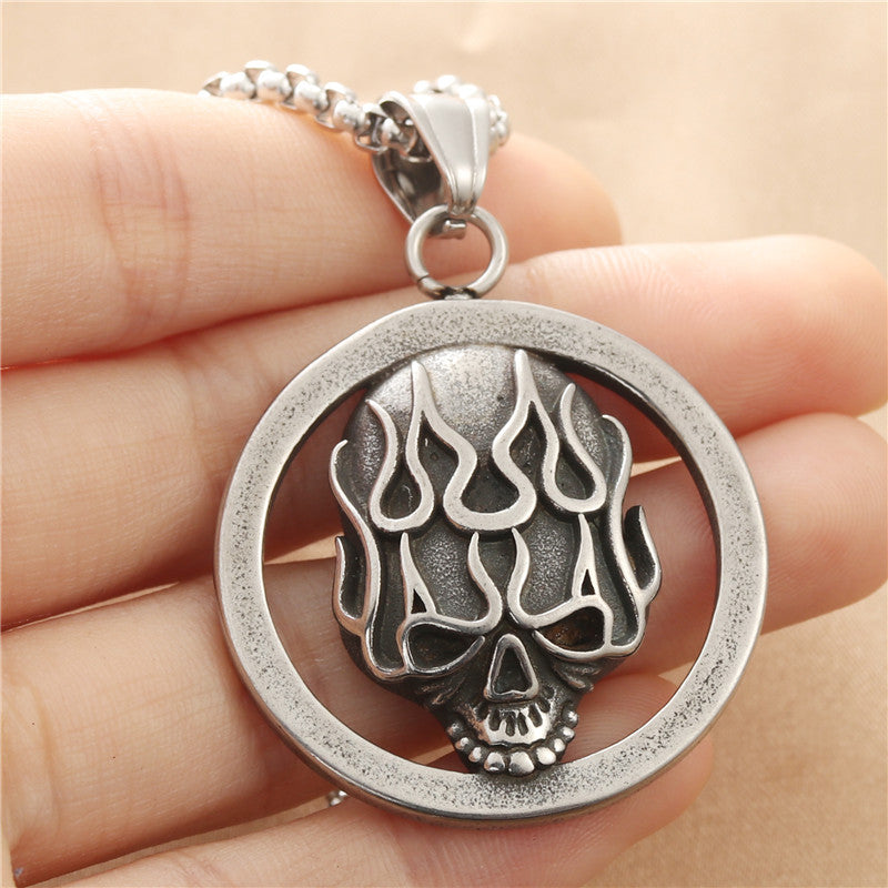 Schöne Halskette mit einzigartigem Stil