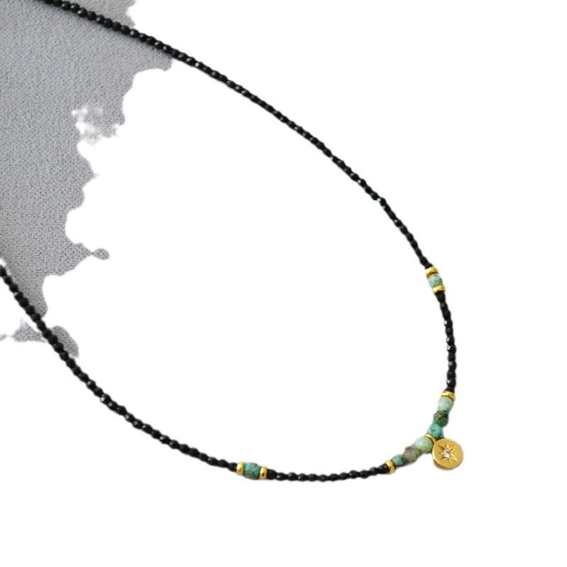 Zarte handwerkliche Halskette