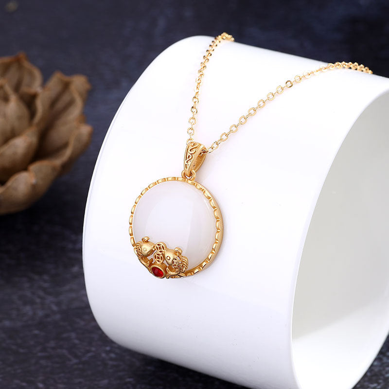 Schöne Gold Halskette mit einzigartigem Stil