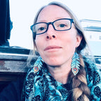 Zarte handwerkliche Ohrring