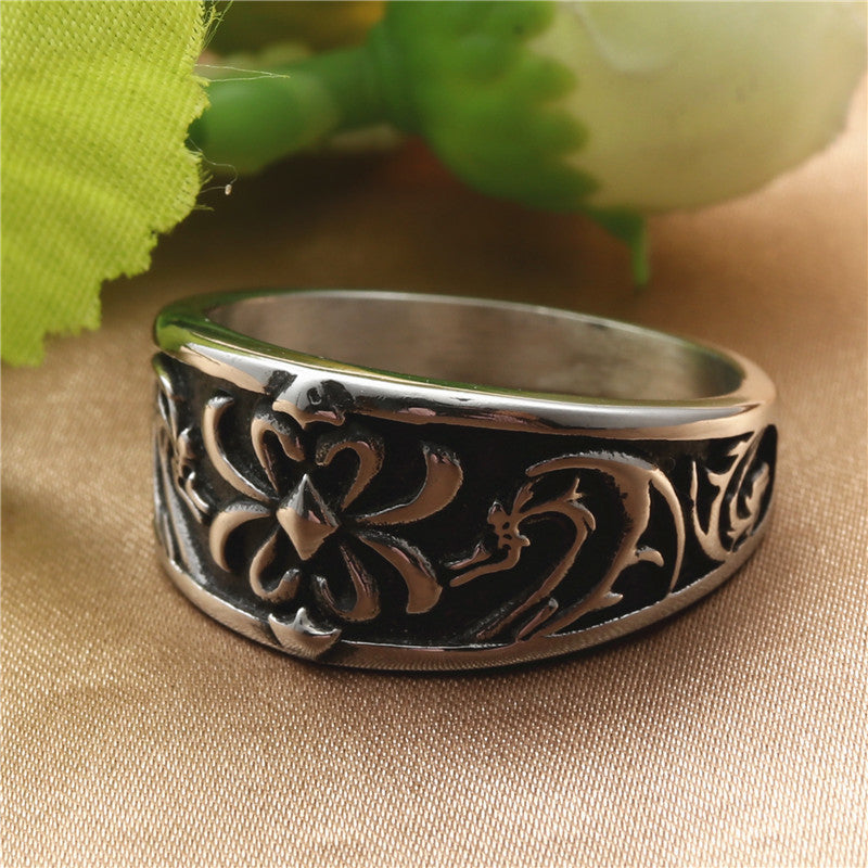 Zarte handwerkliche Ring