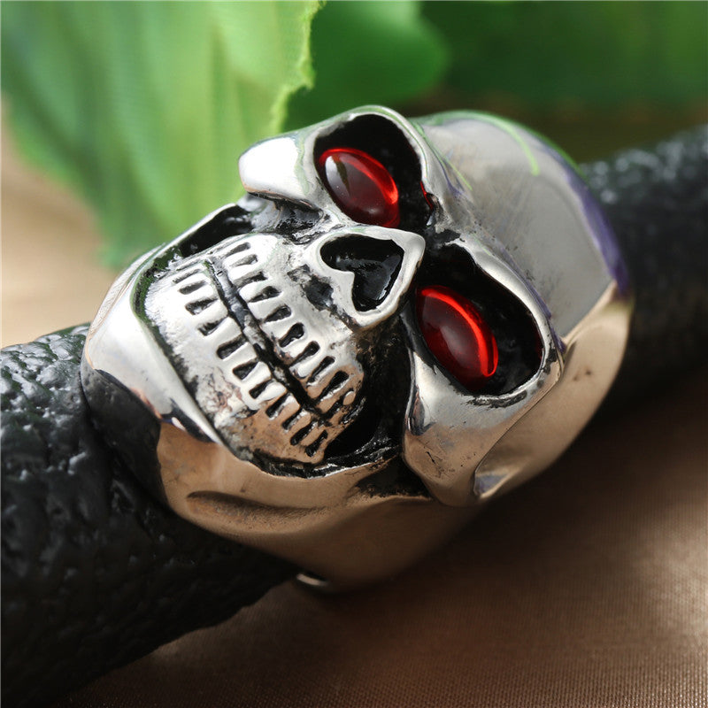 Zarte handwerkliche Ring