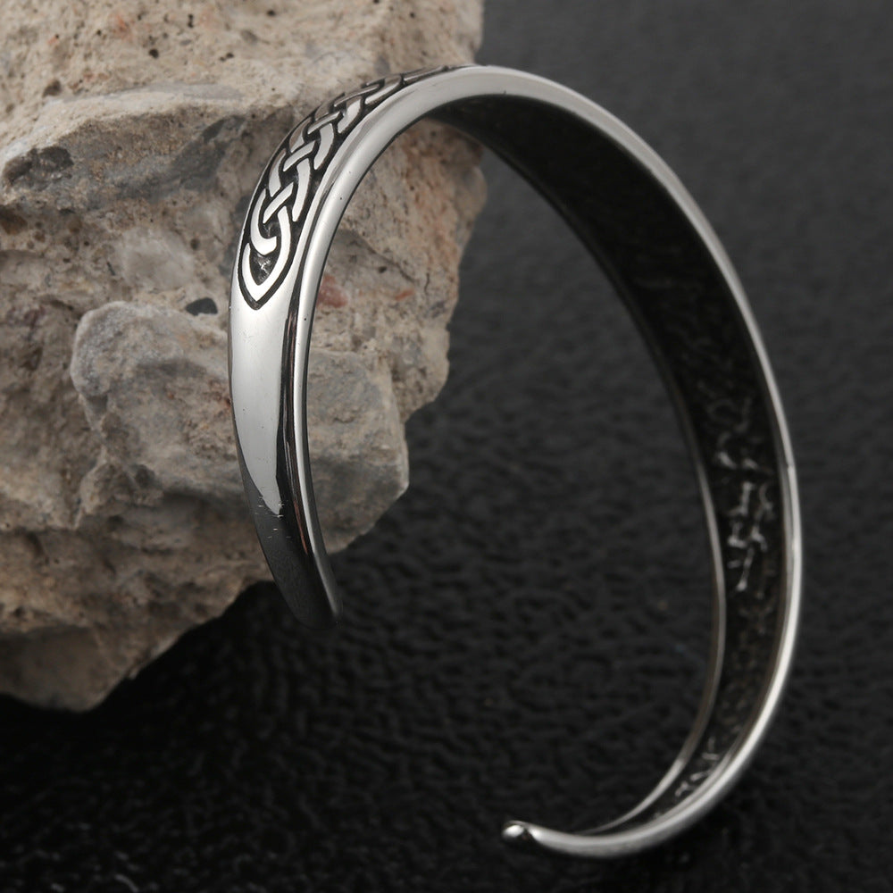 Schöne Armband mit einzigartigem Stil