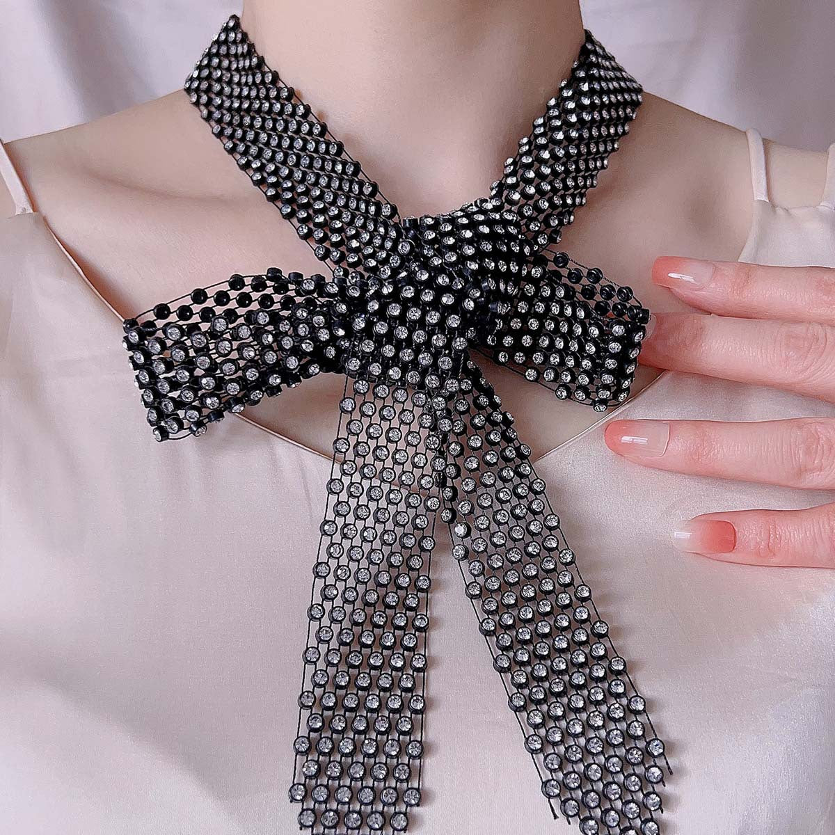 Zarte handwerkliche Halskette