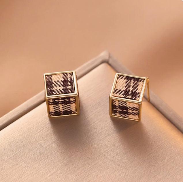 Atemberaubende Ohrring für den Alltag