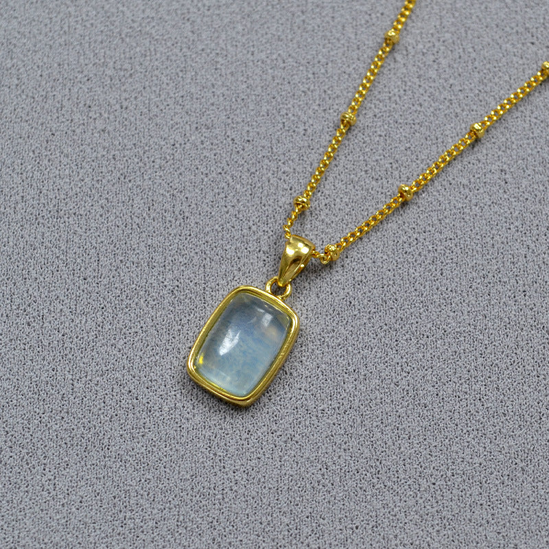 Schöne Gold Halskette mit einzigartigem Stil