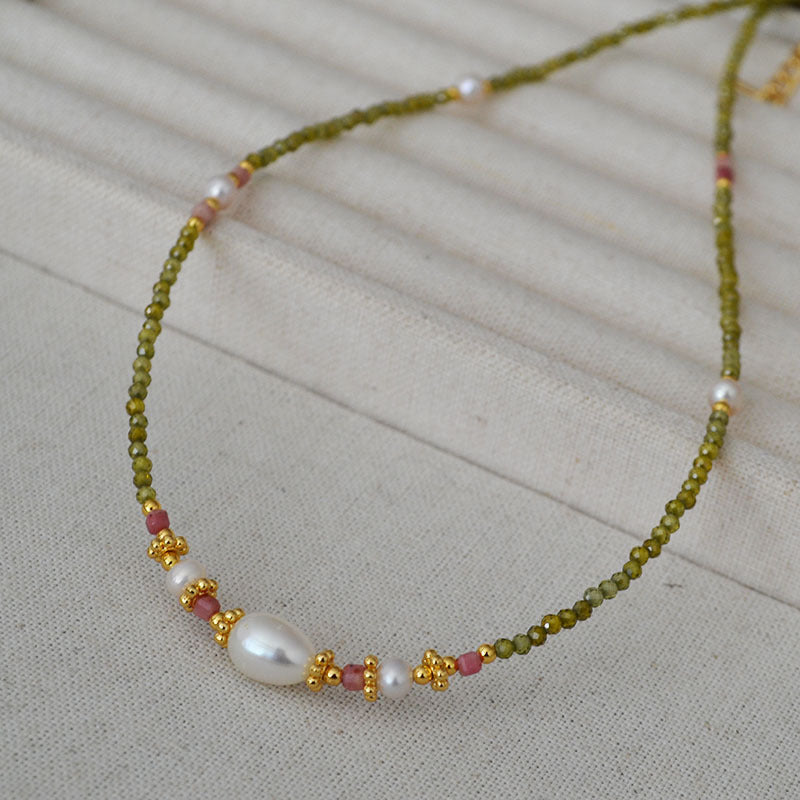 Zarte handwerkliche Perlen Halskette