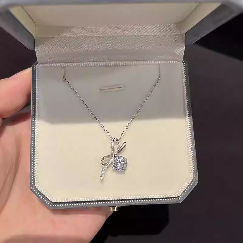 Schöne Halskette mit einzigartigem Stil