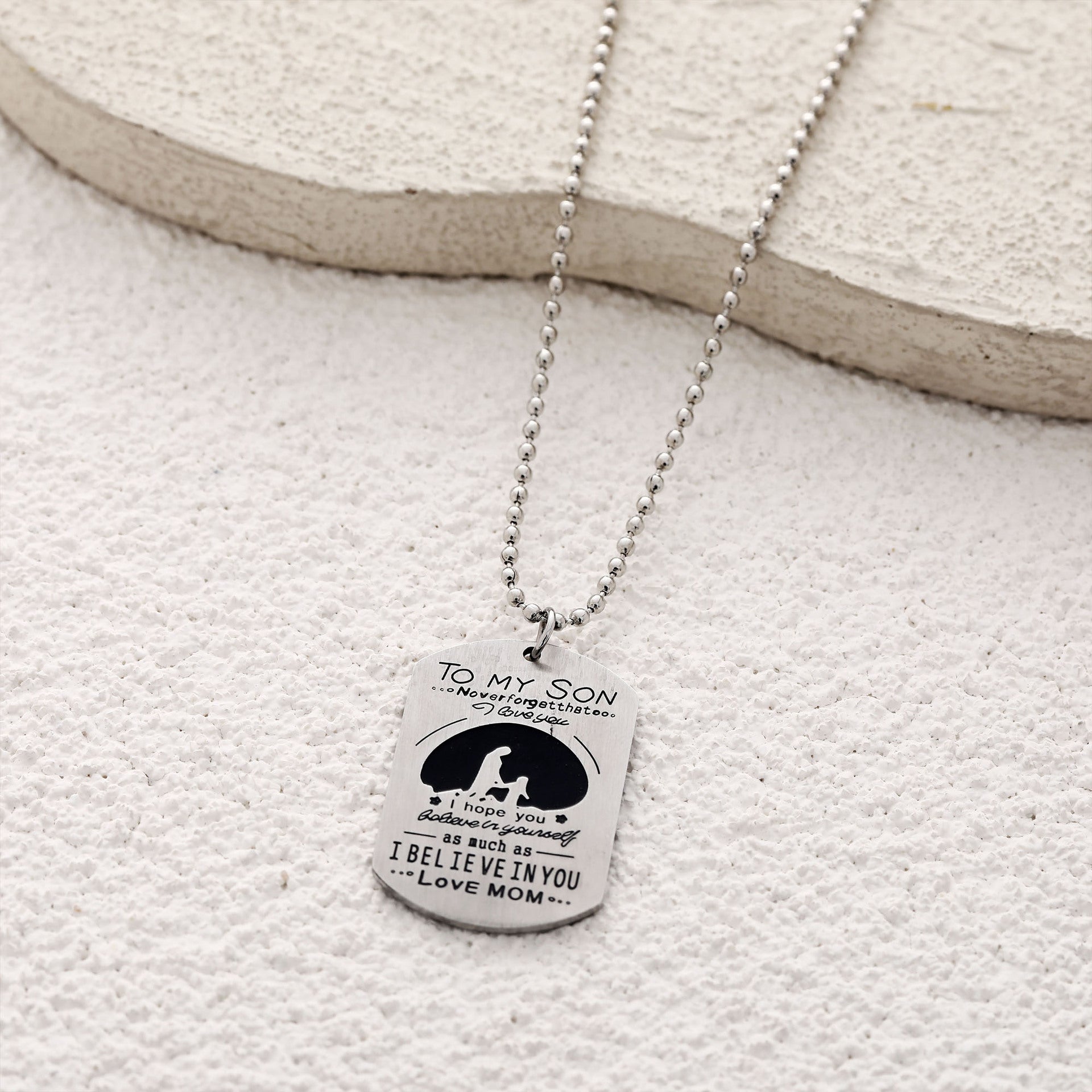 Zarte handwerkliche Halskette