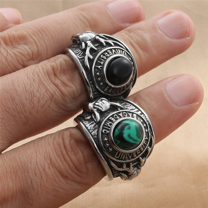 Zarte handwerkliche Ring